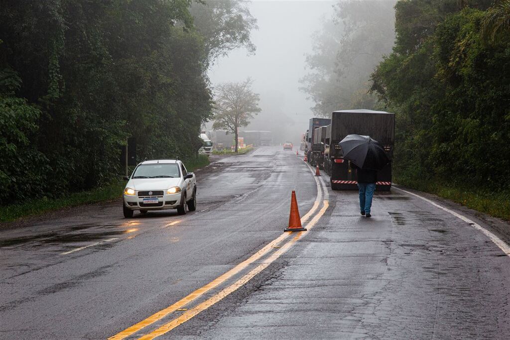 Nove rodovias gaúchas estão com bloqueios totais ou parciais por causa da chuva