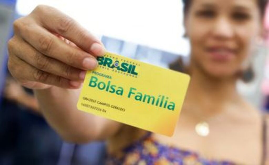 Caixa paga novo Bolsa Família a beneficiários com NIS de final 4