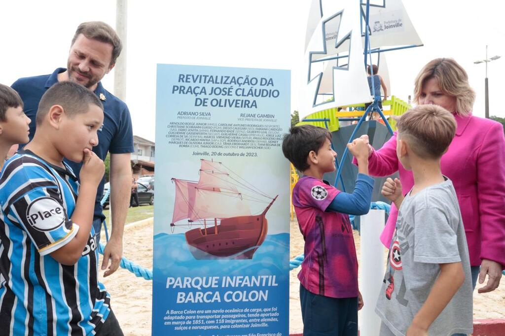 Praça no Parque Guarani ganha brinquedo temático que reproduz a Barca Colon