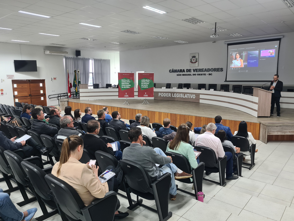 Seminário Legislativo em Ação reúne lideranças da região