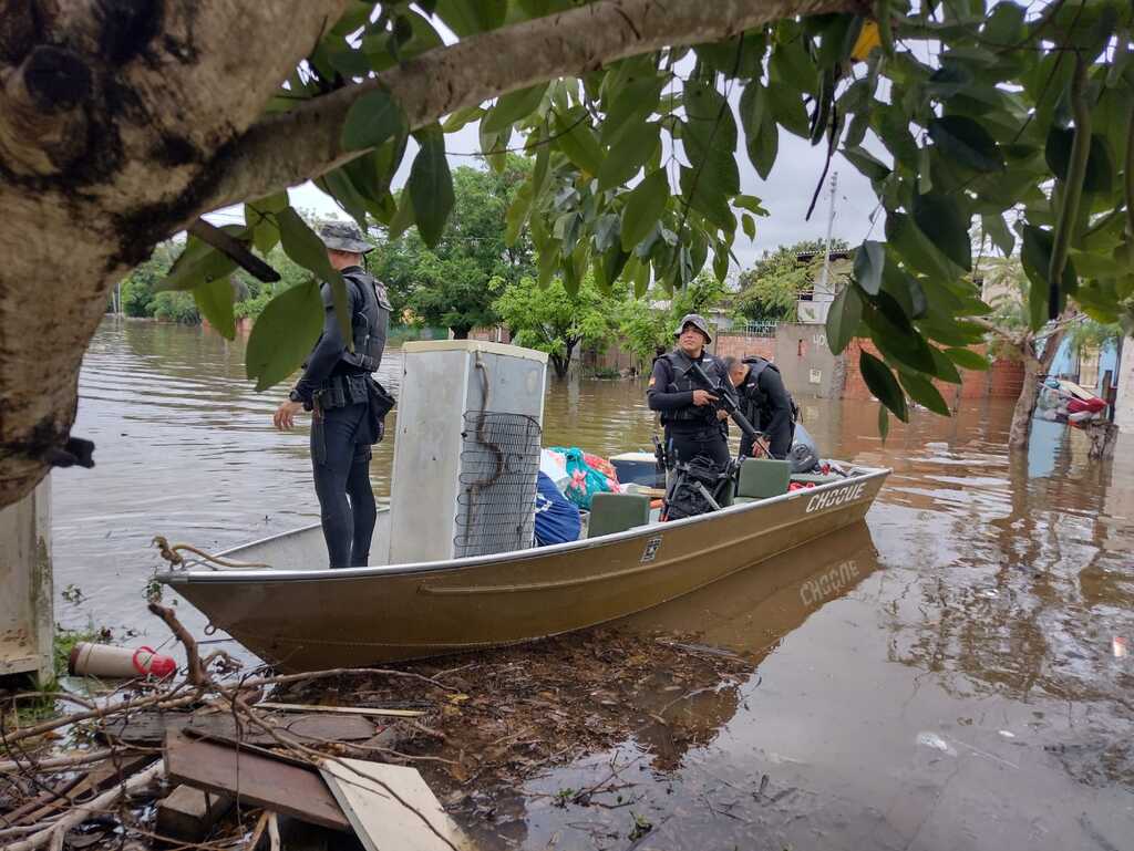 BM resgata vítimas das cheias e combate “piratas da enchente”