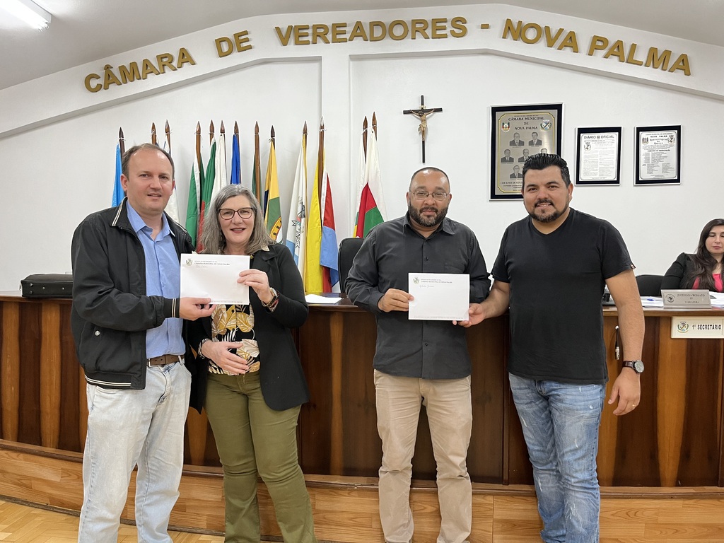 Jornalistas do Grupo Diário recebem homenagem na Câmara de Vereadores de Nova Palma