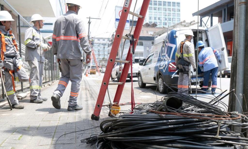 Terceiro mutirão em Joinville remove fiação excedente de postes