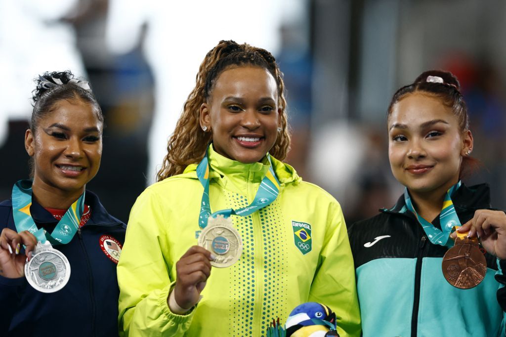 Rebeca Andrade é campeã pan-americana da prova de salto sobre a mesa