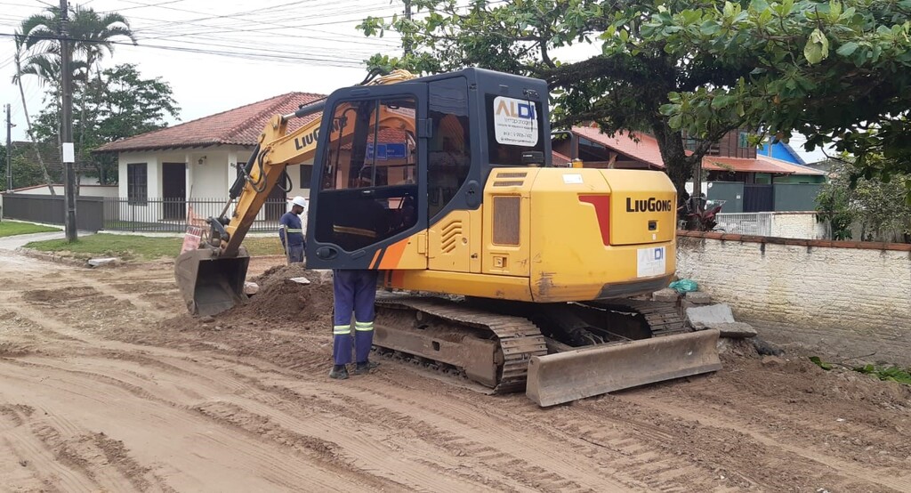 Rede de esgoto: obras em São Francisco do Sul avançam no bairro Ubatuba.