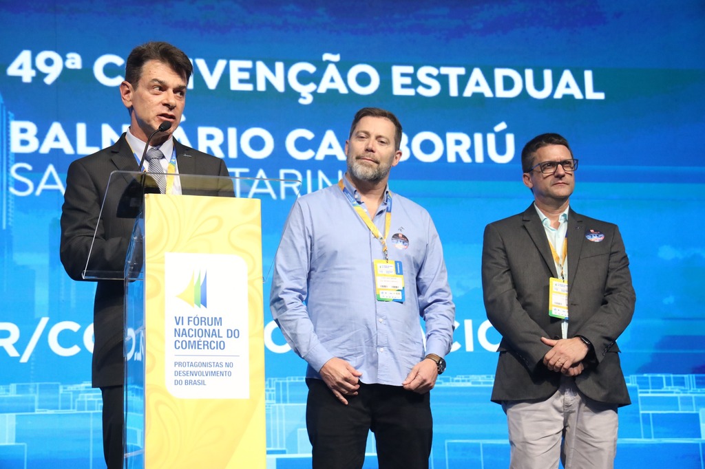  - José César da Costa, presidente da CNDL (esquerda); Vilton João dos Santos, presidente do CDL Balneário Camboriú (centro); Onildo Dalbosco Jr., presidente da FCDL/SC (direita)