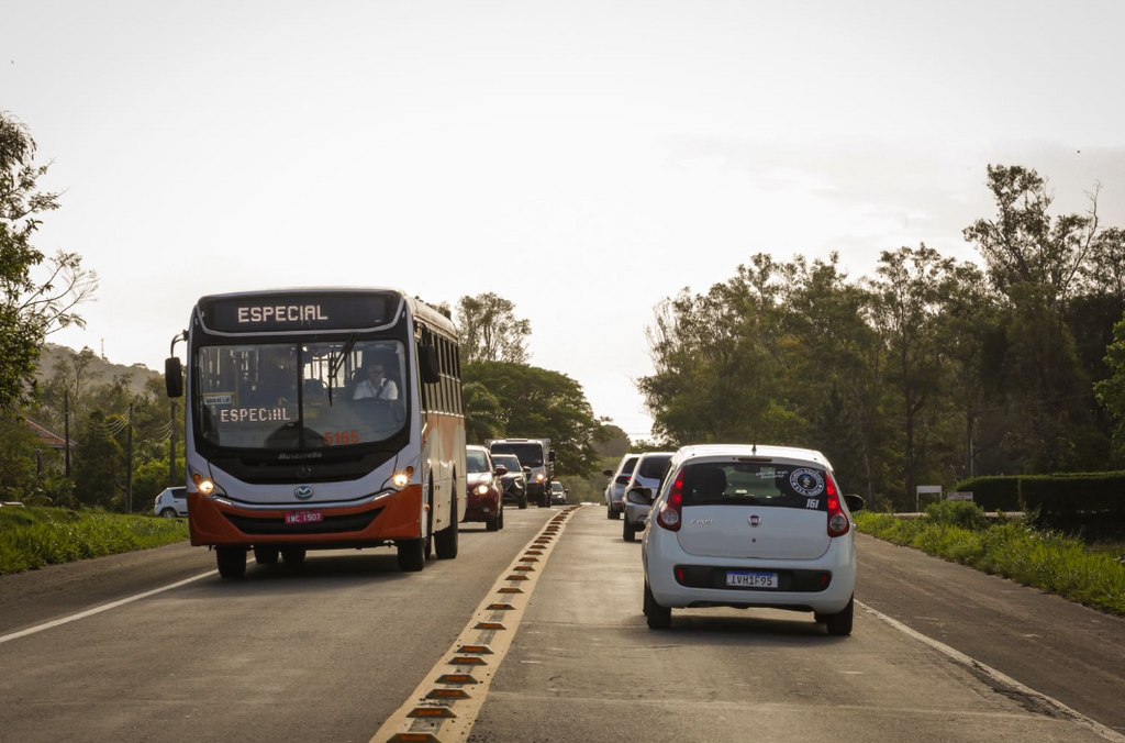título imagem Prefeitura entrega projeto de lei prevendo R$ 10,5 milhões para manter tarifa de ônibus a R$ 5