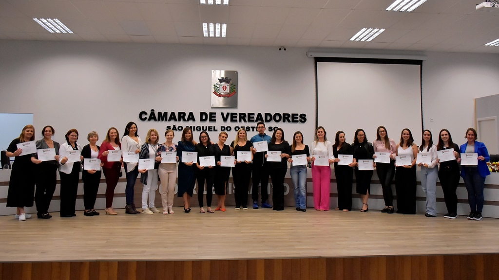 Professores, alunos e egressos são homenageados pelos 35 anos do Curso de Pedagogia da Unoesc