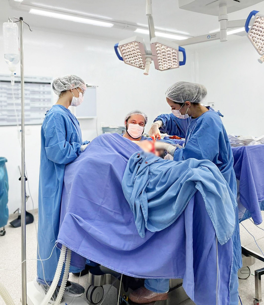 Mutirão de cirurgias de reconstrução mamária é realizado no HUST