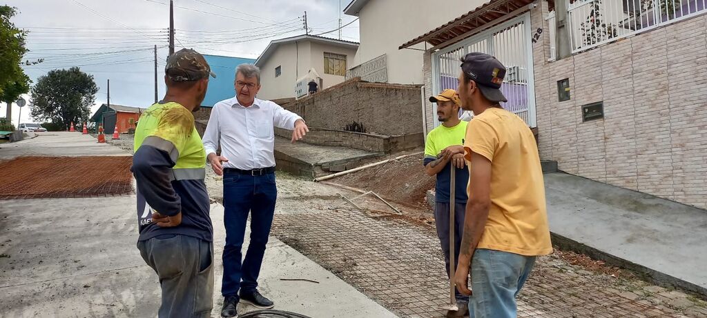 Prefeito de Capinzal vistoria obras no acesso à cidade alta