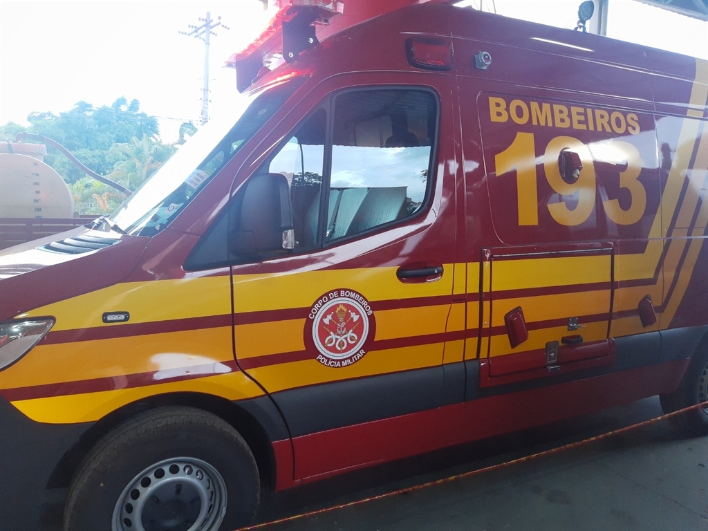 HOMEM CAI DO TELHADO E FICA DESACORDADO EM PASSO DE TORRES