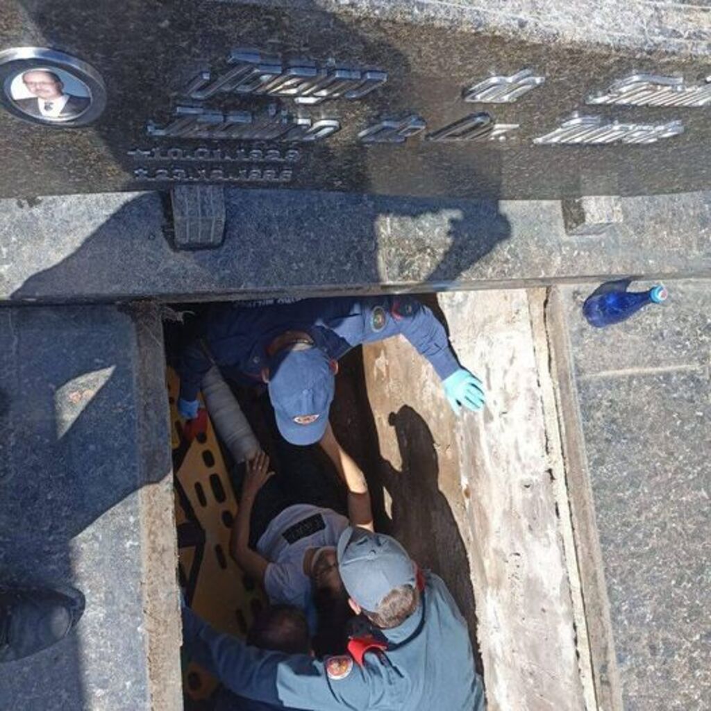Mulher cai em túmulo de 2 metros de profundidade em Lages
