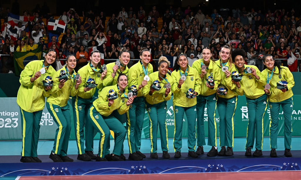 Seleção brasileira garante prata pan-americana no vôlei feminino