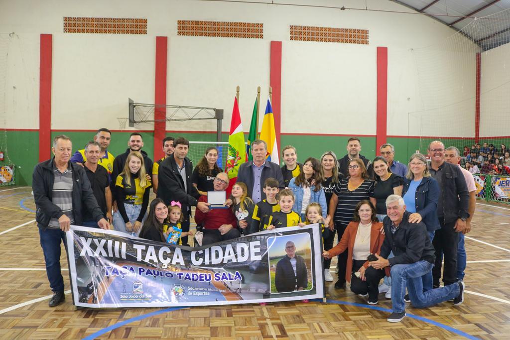 BONS JOGOS, HOMENAGEM E EMOÇÃO MARCARAM A ABERTURA DA TAÇA CIDADE PAULO TADEU SALA