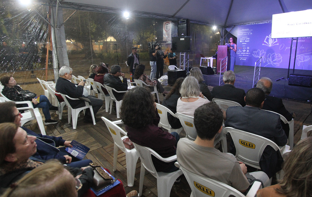 Carlos Queiroz - DP - Homenagem à professora Cristina Maria Rosa ocorreu na sexta-feira