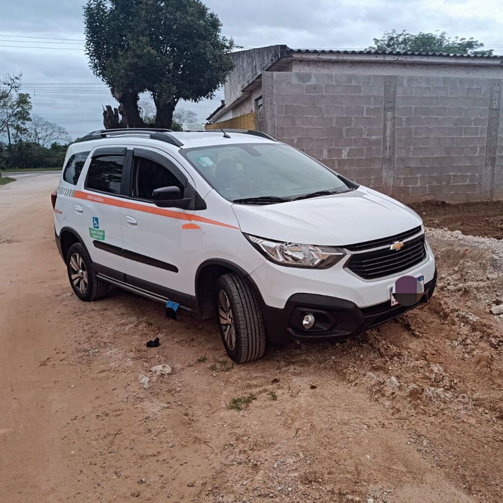 Táxi que havia sido furtado é encontrado abandonado em Santa Maria