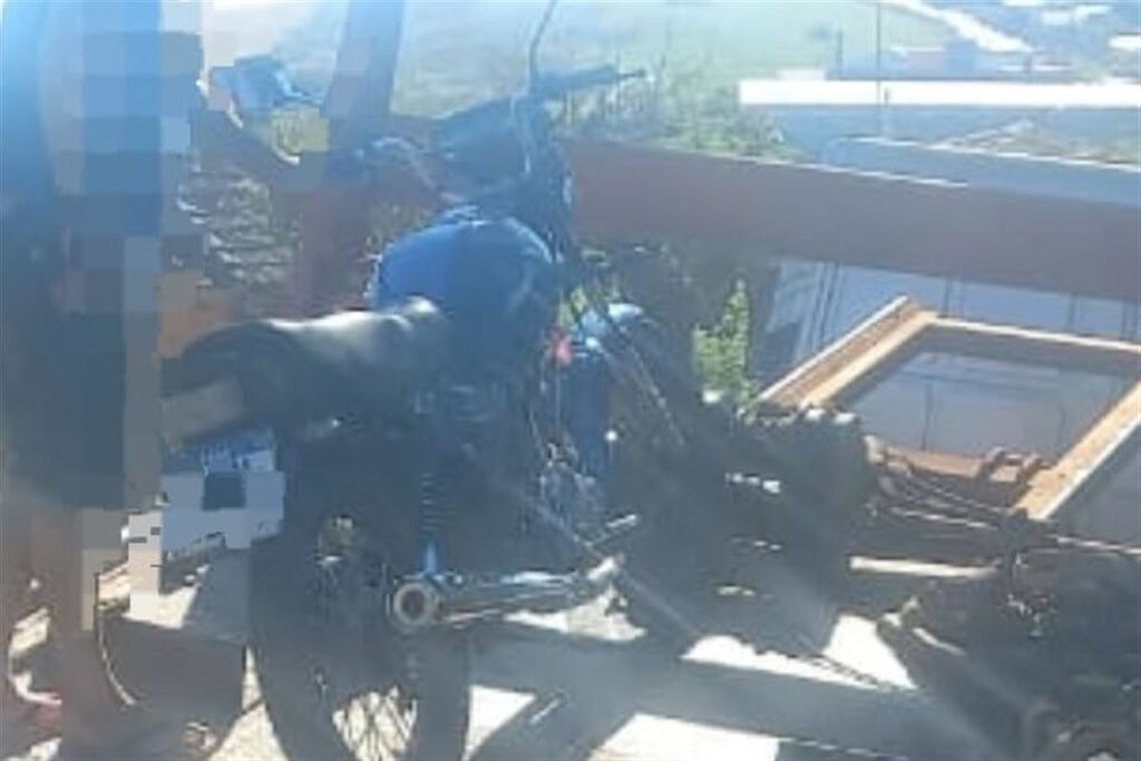 Adolescente é detido com motocicleta após fugir de abordagem policial em Quevedos