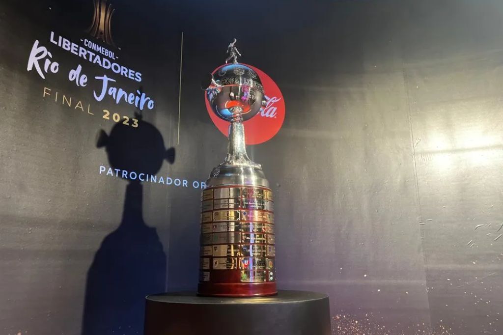  - Taça da Libertadores é exibida em Fan Zone de Copacabana — Foto: Martín Fernández