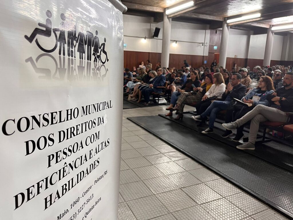 Foto: Helena Schuster - DP - Atividade reuniu diversas pessoas no Auditório Dom Antônio Zattera