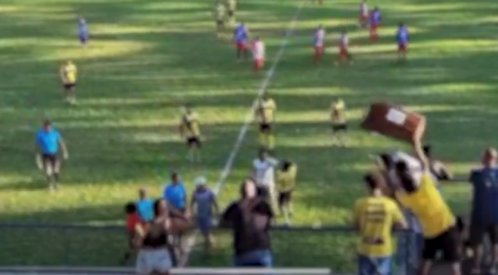 VÍDEO: arbitragem sofre agressões após partida de campeonato de futebol em cidade da região