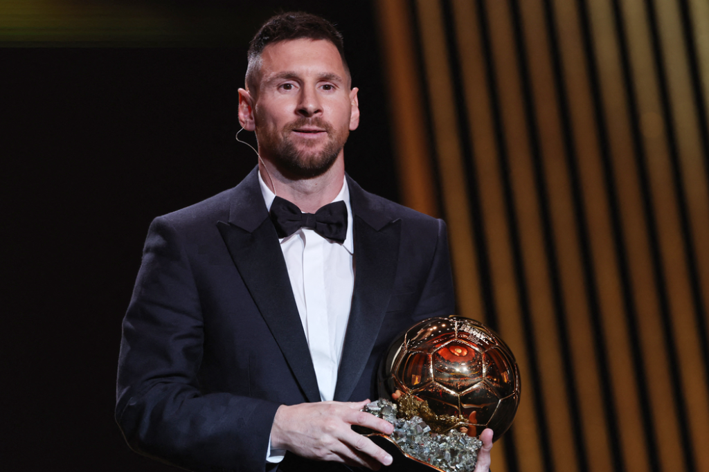 Messi conquista Bola de Ouro da France Football pela oitava vez