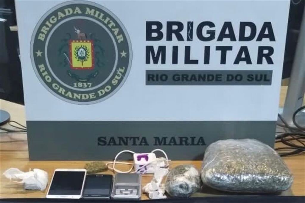 Dupla é presa por tráfico de drogas no Bairro Urlândia em Santa Maria