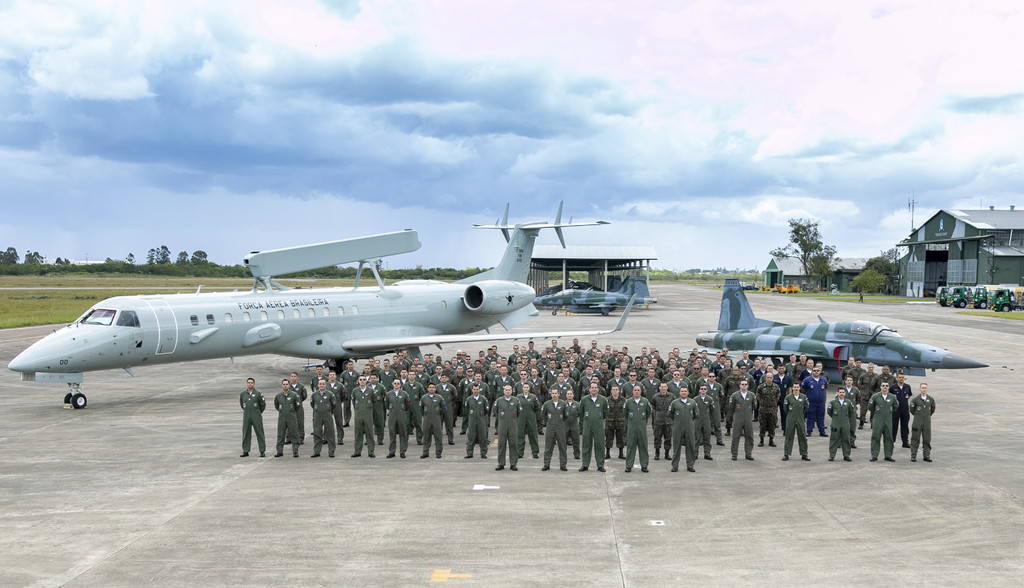 Com 1,2 mil militares, exercício simula cenário de guerra na Base Aérea de Santa Maria