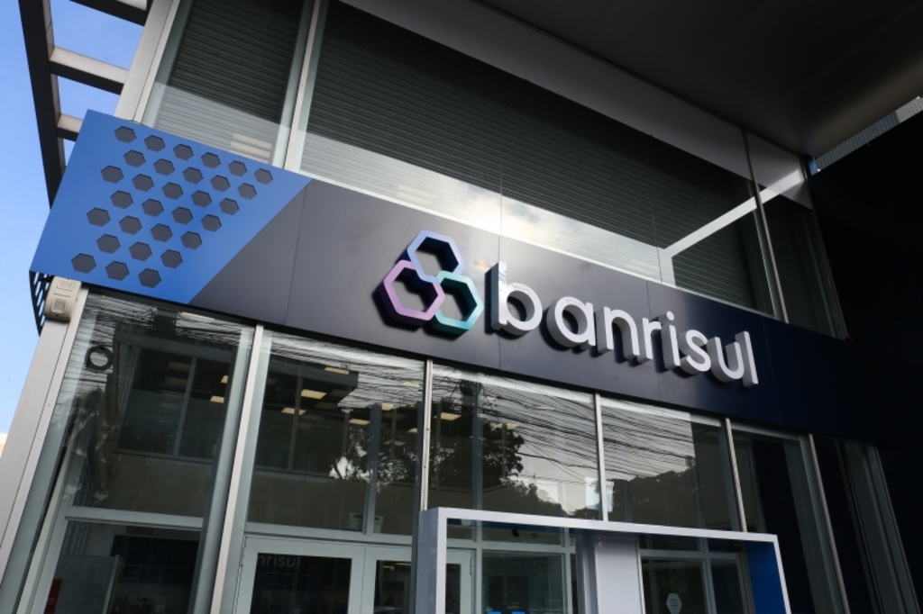 Banrisul abre processo seletivo para estagiários