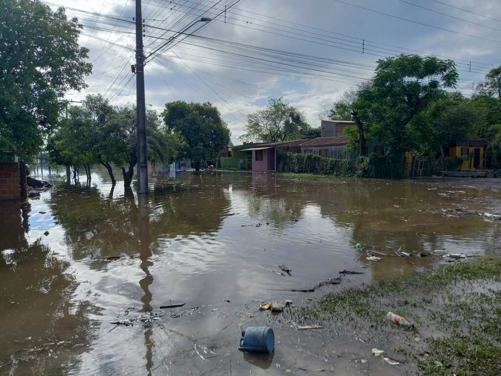 Enchente recua, mas Defesa Civil teme repique