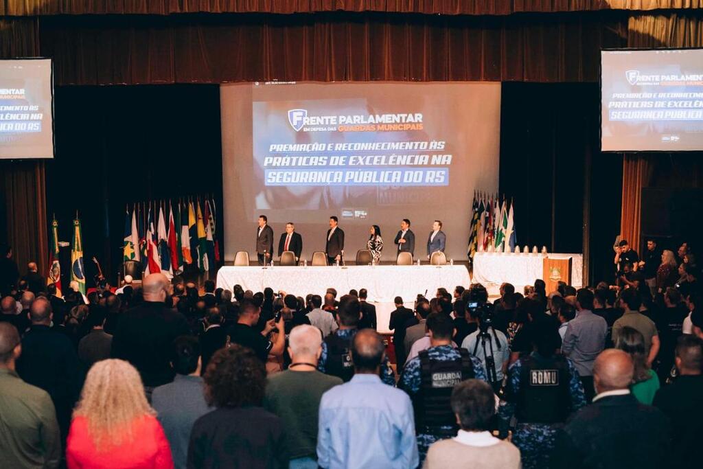 Guardas Municipais recebem homenagem em Porto Alegre