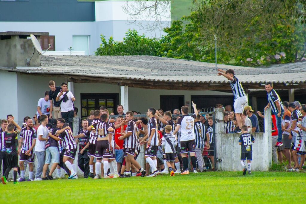 SOCIEDADE ESPORTIVA MORRINHOS SE CLASSIFICA PARA A FINAL DO MUNICIPAL DE FUTEBOL DE CAMPO