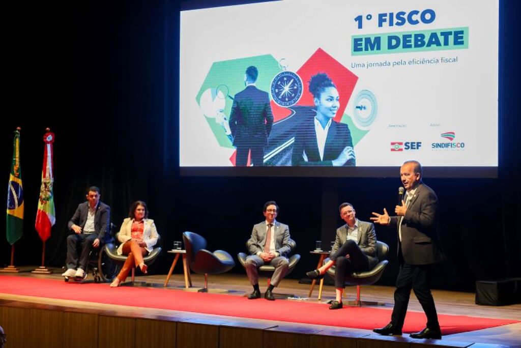 Com a presença do governador, Fisco se reúne para discutir desafios e oportunidades para a administração tributária de SC