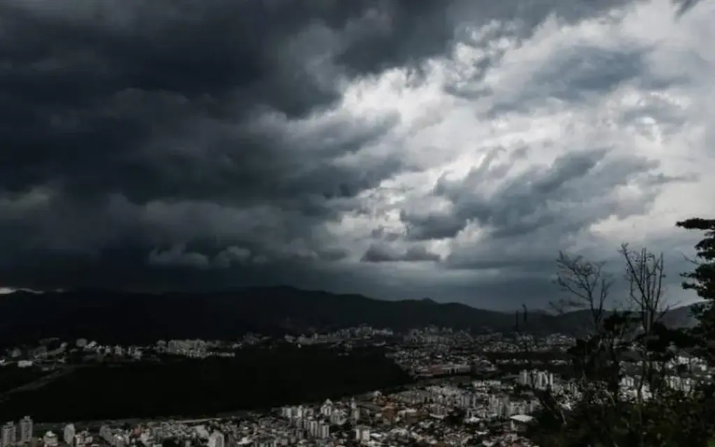 Feriado terá chuvas e temporais em Santa Catarina