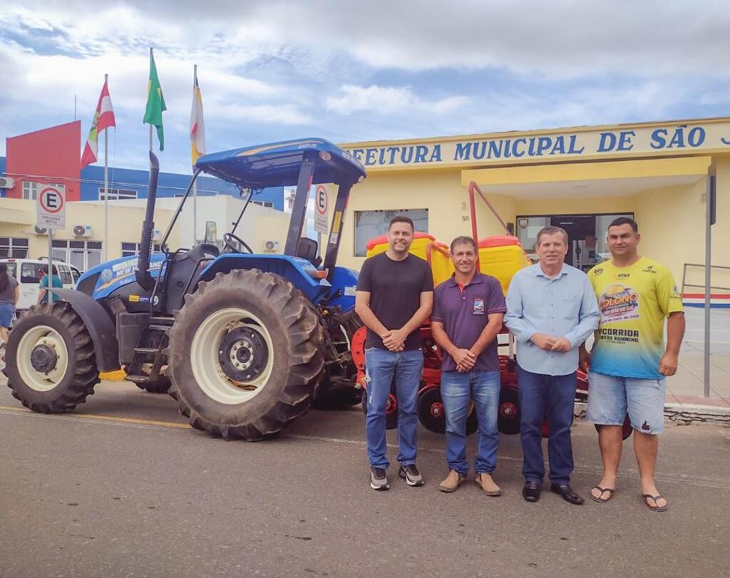 SECRETARIA DE AGRICULTURA DE SÃO JOÃO DO SUL RECEBE PLANTADEIRA NOVA PARA COMPOR SUA FROTA