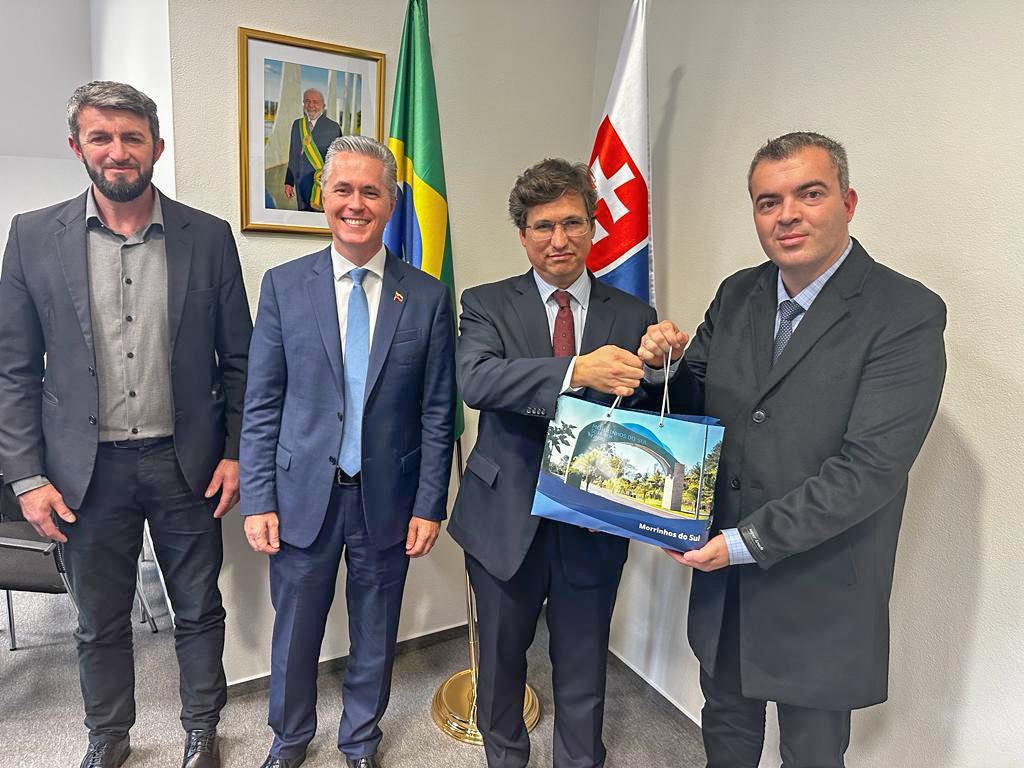 BANANA DA REGIÃO DE MORRINHOS DO SUL PODE SER EXPORTADA 
PARA A ESLOVÁQUIA