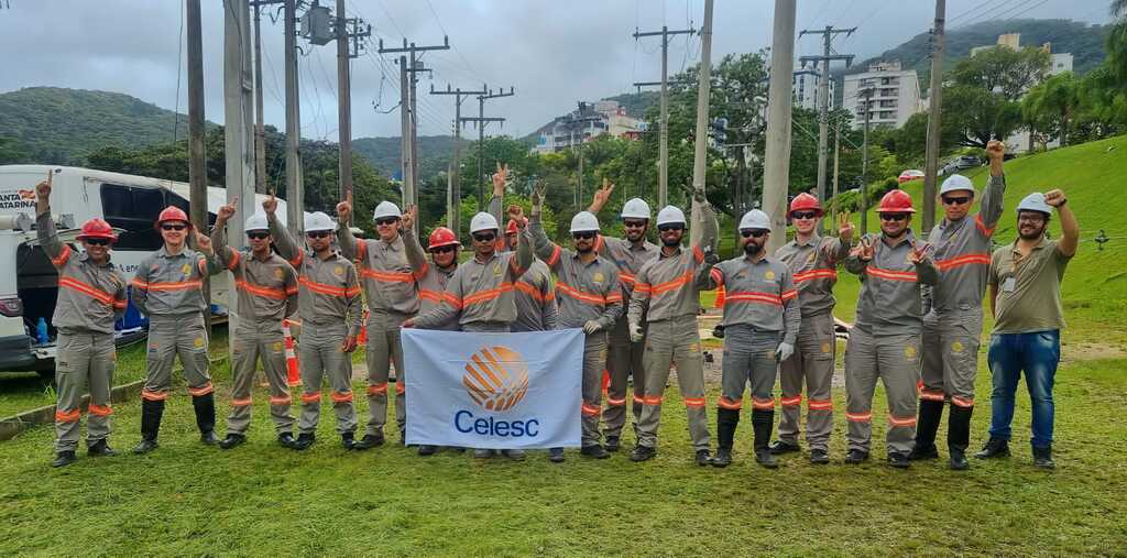 Eletricistas da Celesc embarcam para competição nacional no Espírito Santo 