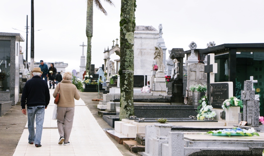 Chuva intensa diminui visitas aos cemitérios, em Lages