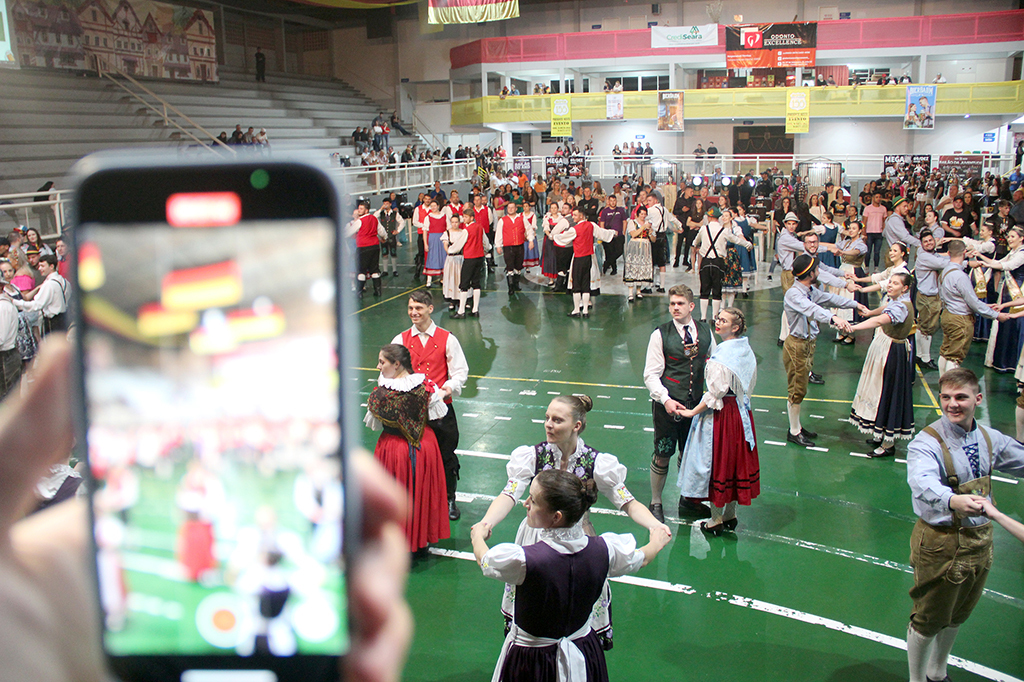 FESTA - Tradição, alegria e bom público na Oktoberfest