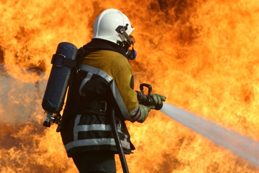 MAIS UMA ESTUFA É INCENDIADA EM SÃO JOÃO DO SUL