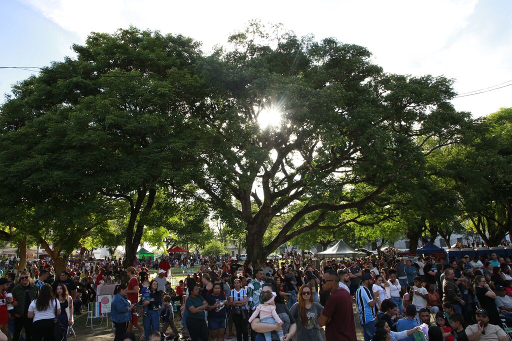 Viva a Praça reúne público em domingo ensolarado na Praça do Mallet