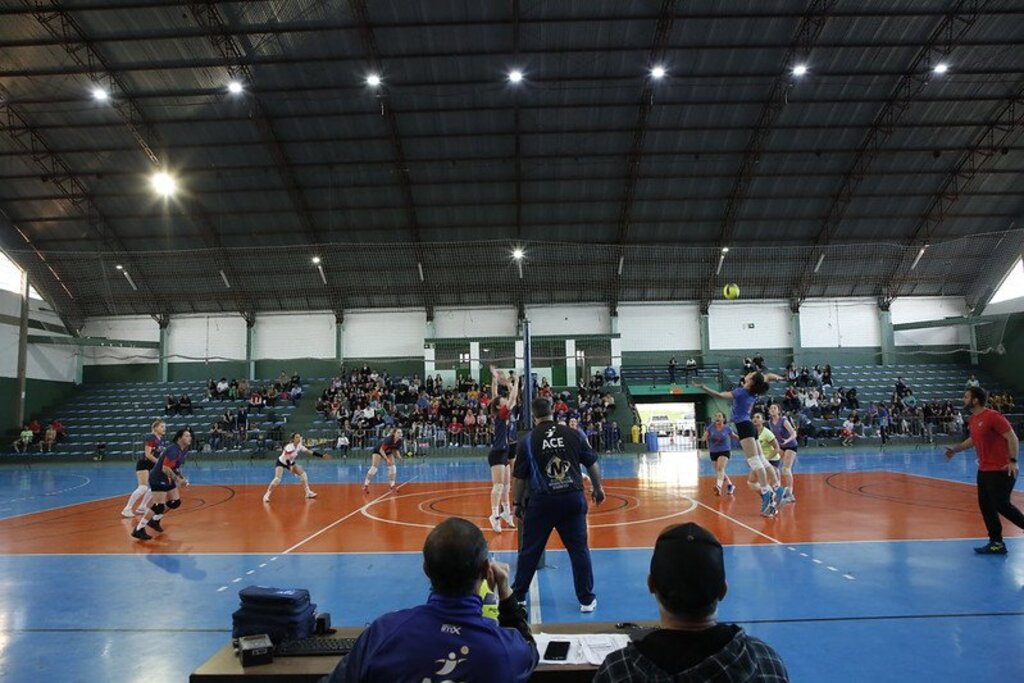 Campeonato Municipal de Voleibol tem equipes feminina da UFSM e masculina da VSMAE como vencedoras