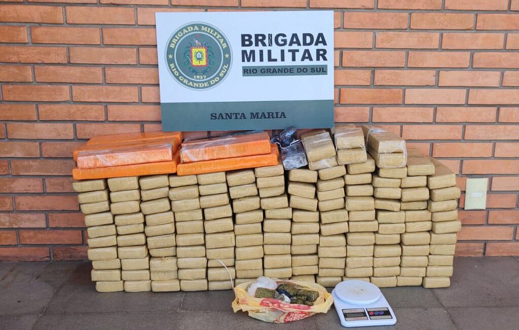 Após denúncia anônima, polícia apreende mais de 100kg em drogas no Bairro Carolina