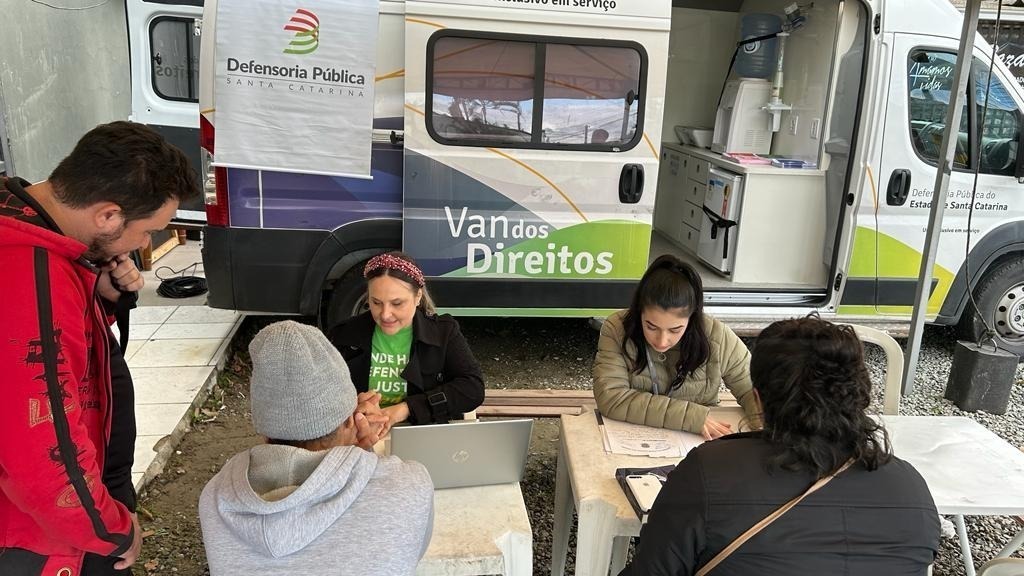 População em situação de rua terá atendimento gratuito durante o Mutirão da Cidadania em Joinville até quinta-feira (9)