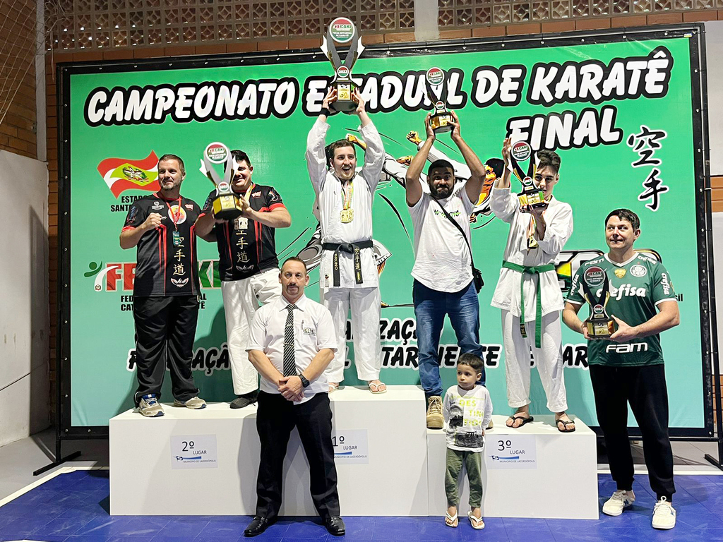 Karatê da FME de Capinzal conquista título de Campeão Estadual