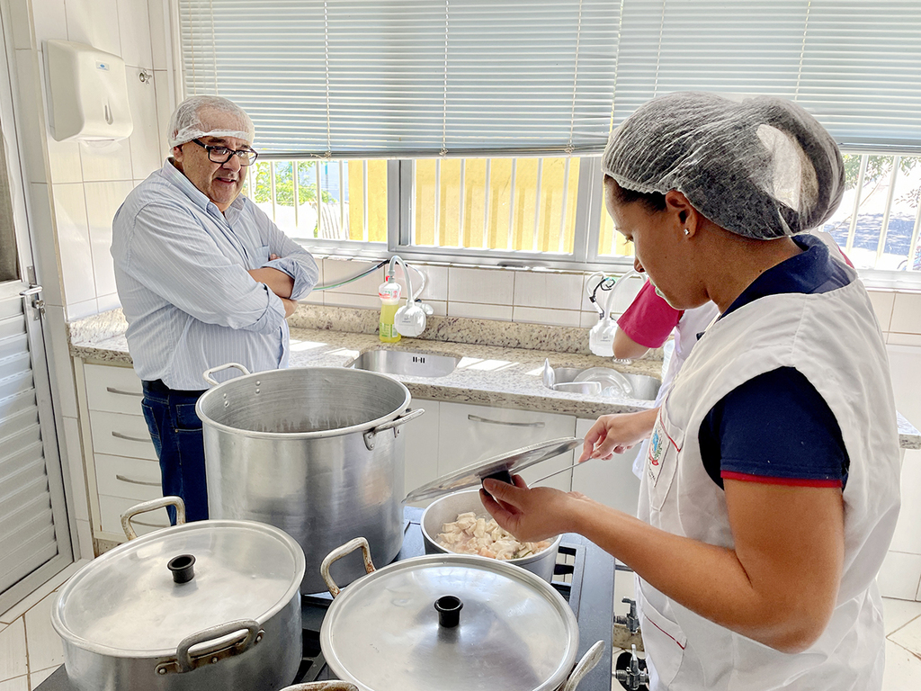 Prefeito Bile inicia roteiro de visita às escolas para avaliar a merenda oferecida aos alunos