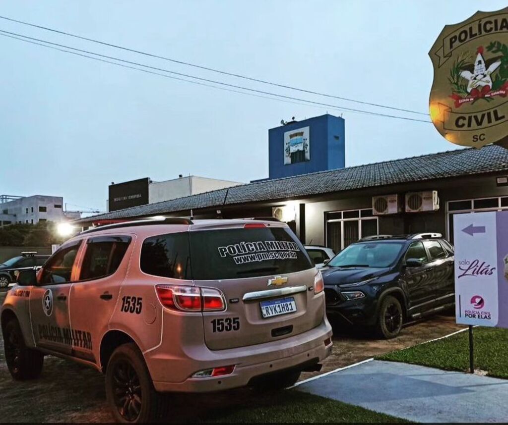 Mulher é flagrada furtando produtos de supermercado em Nova Brasília