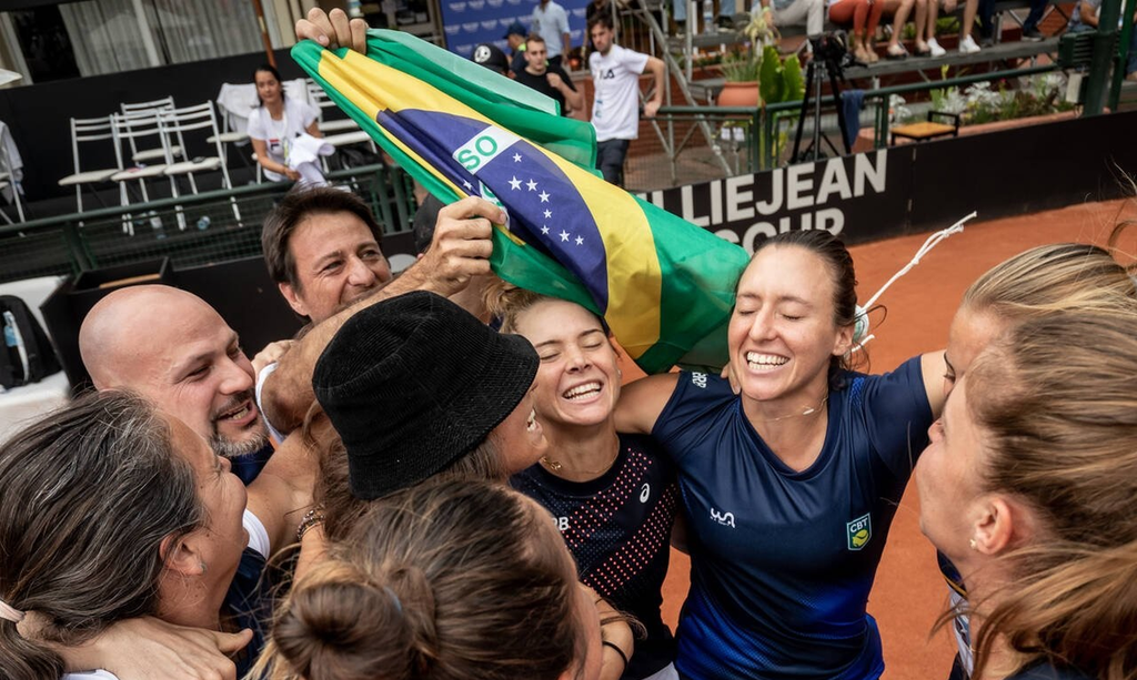 Billie Jean King Cup 2023: Bia Haddad e Laura Pigossi vencem na abertura  dos playoffs