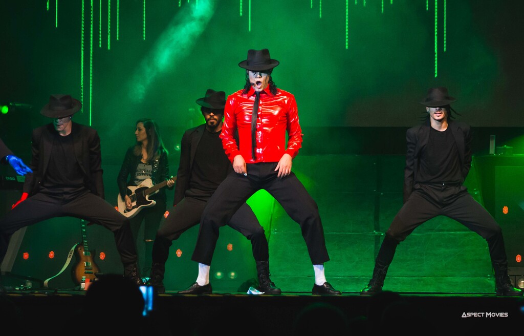Divulgação DP - Show tem figurinos e músicas consagrados por Jackson