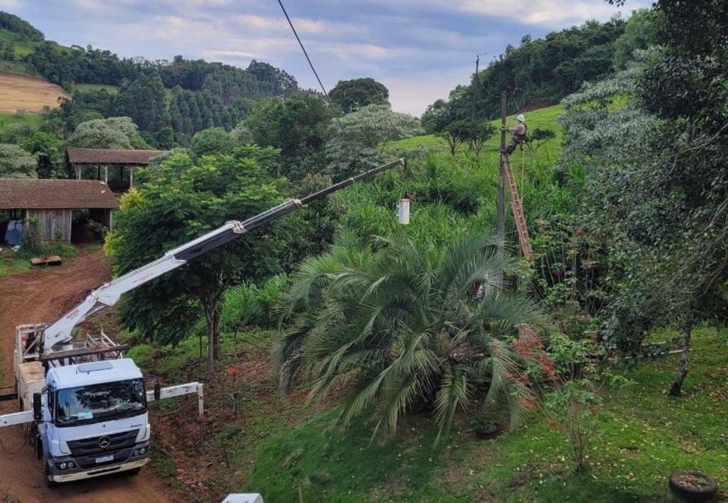 Força-tarefa da Celesc realiza série de obras na região de São Miguel do Oeste