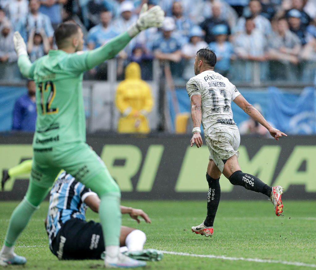 Grêmio perde por 1 a 0 para o Corinthians e se distancia da liderança